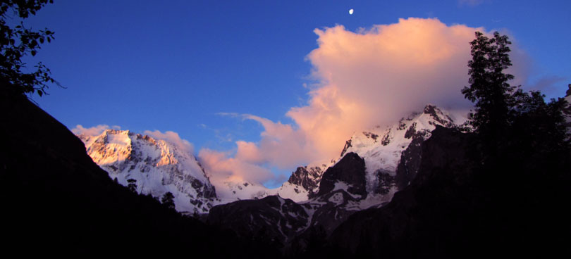 Уллу-Тау в лучах восходящего солнца