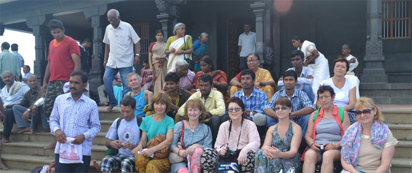 У входа в мемориал Свами Вивекананды