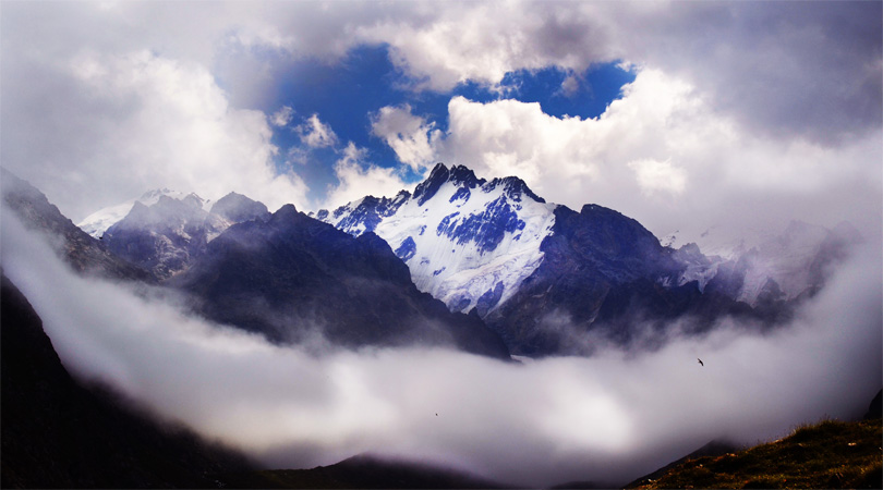 Безенги. Горы укутываются облаками.