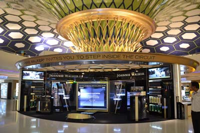 В  здании аэропорта Абу-Даби