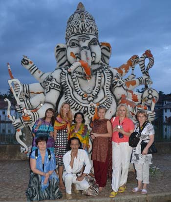 Фото у памятника Ганеши